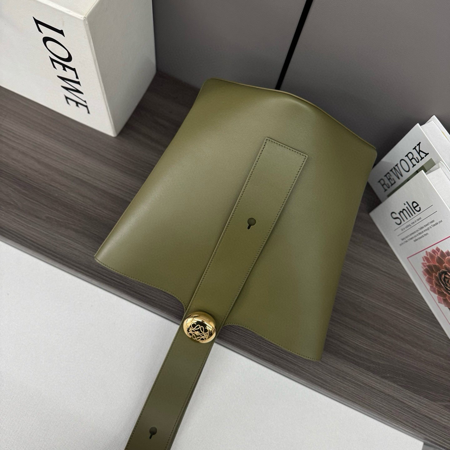 Loewe Pebble Bucket