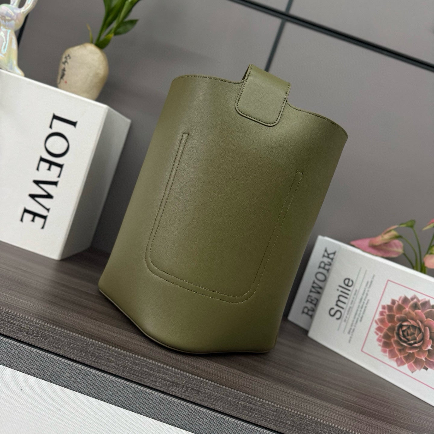 Loewe Pebble Bucket