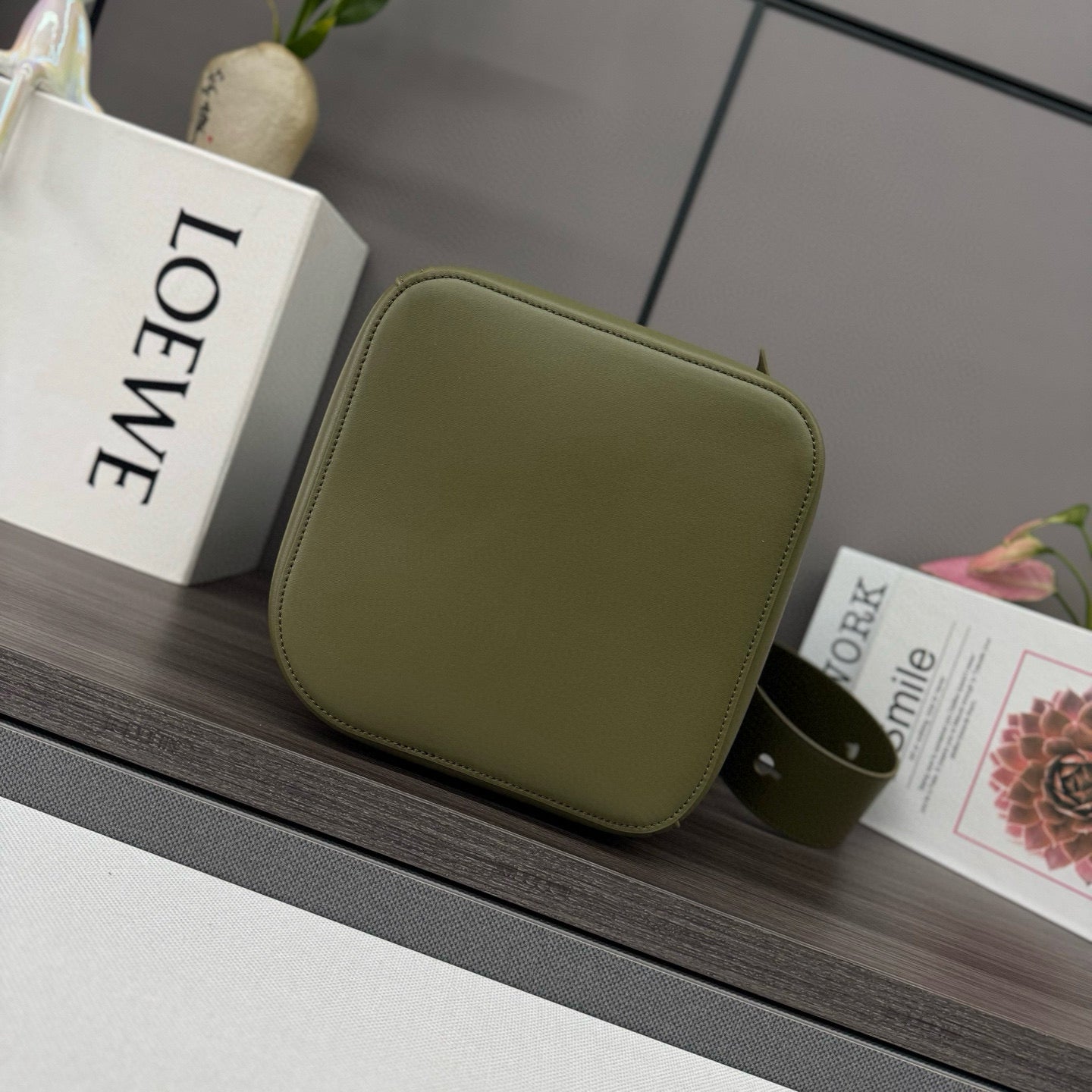 Loewe Pebble Bucket