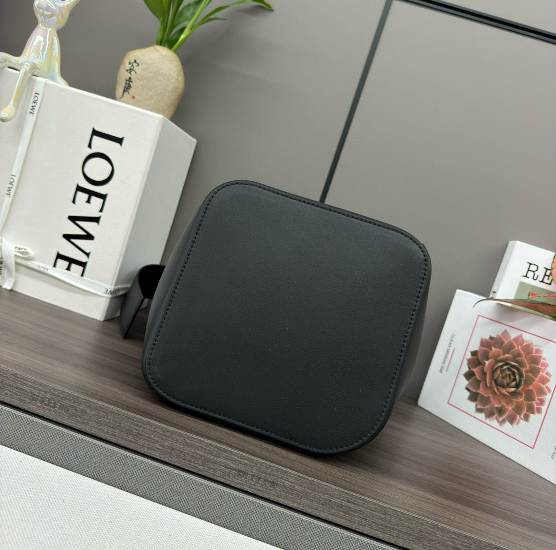 Loewe Pebble Bucket