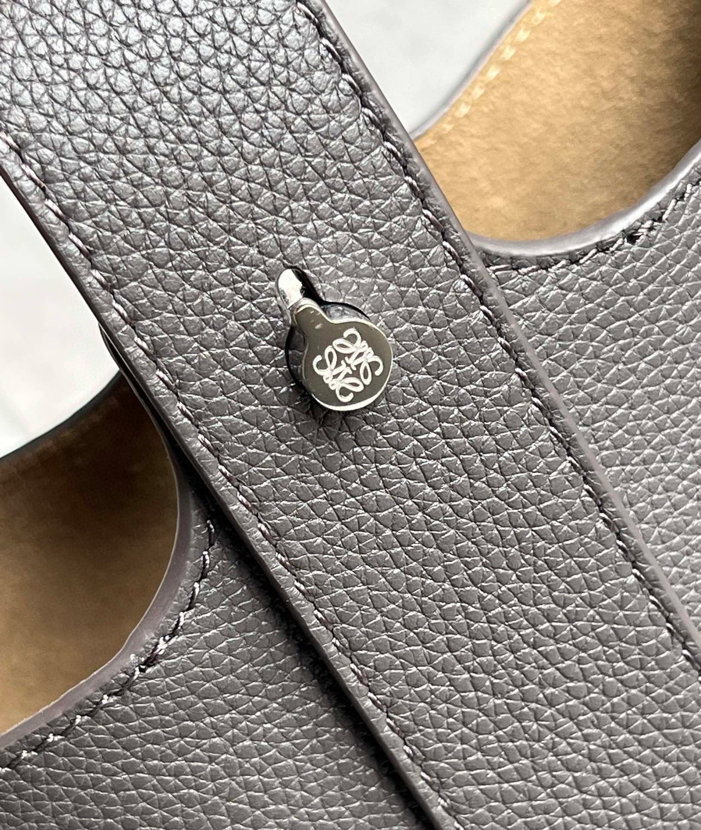 Loewe Mini Pebble