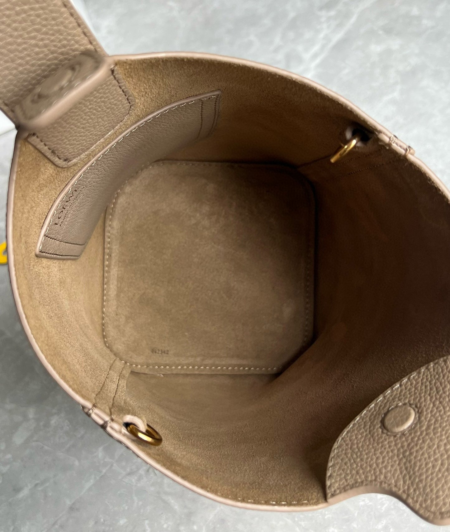 Loewe Mini Pebble