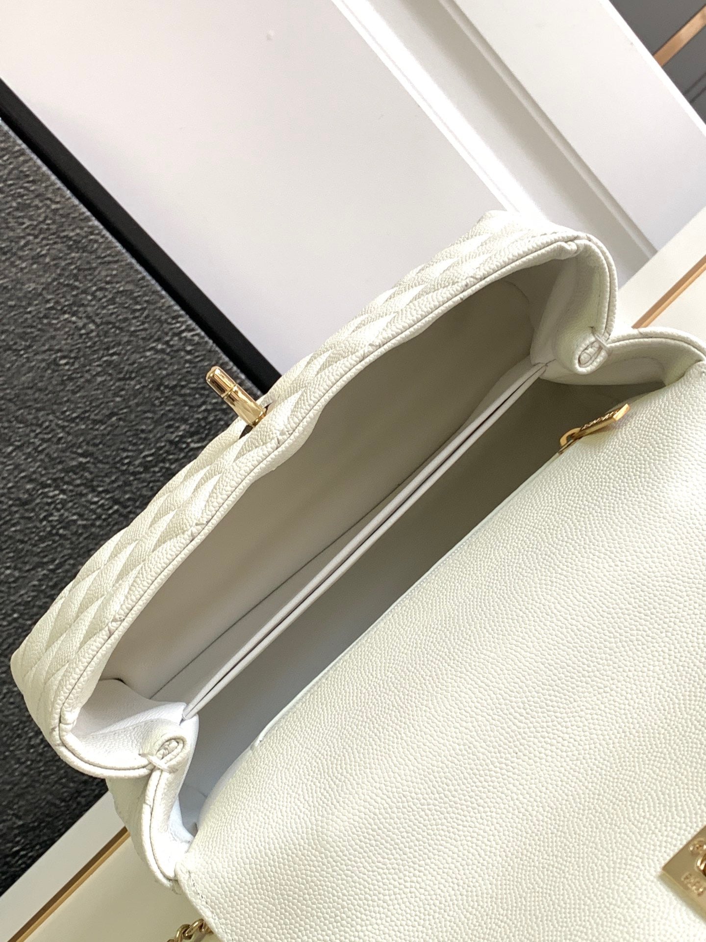 Chanel Coco Handle (23cm)