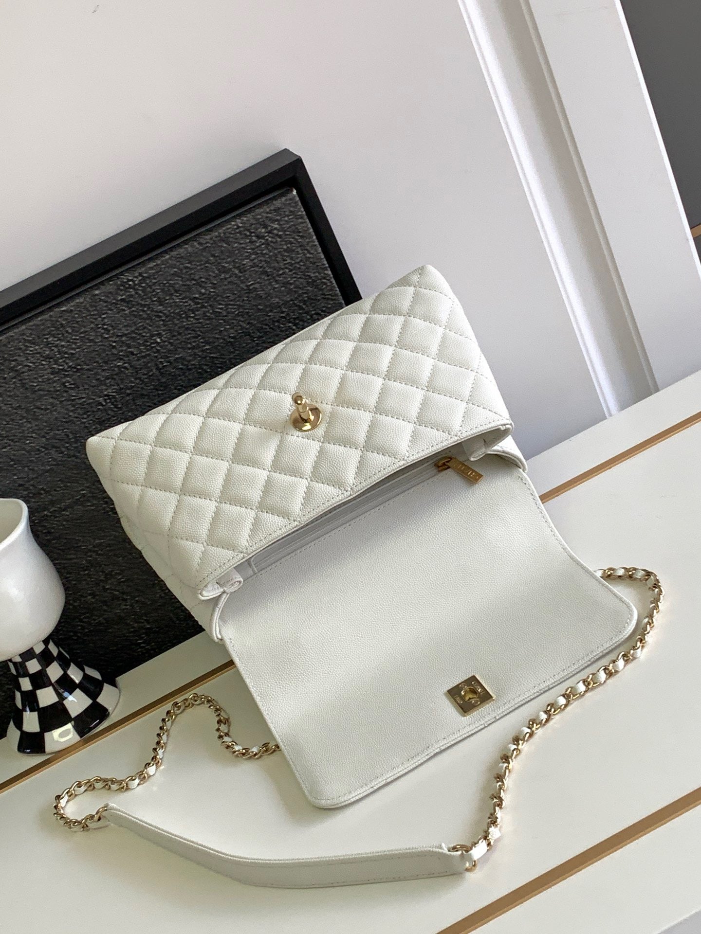 Chanel Coco Handle (23cm)