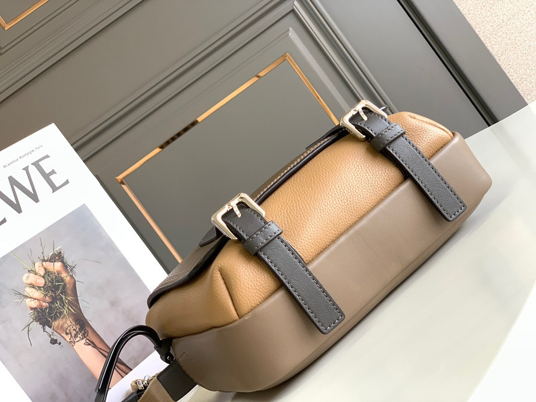 Loewe Messenger Bag